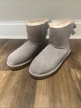 Cozy Suede Shearling Lined Women's Boots - Light Gray